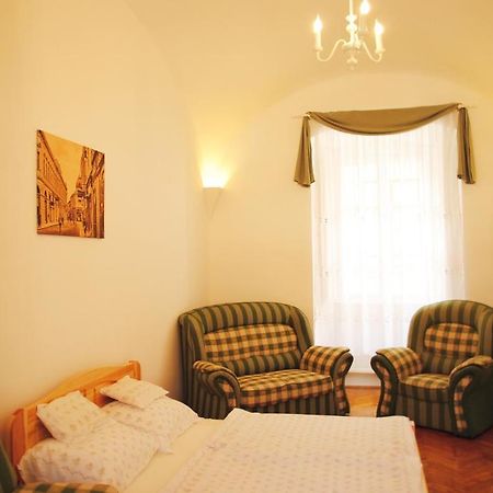 Dobó Téri Apartman Eger Habitación foto