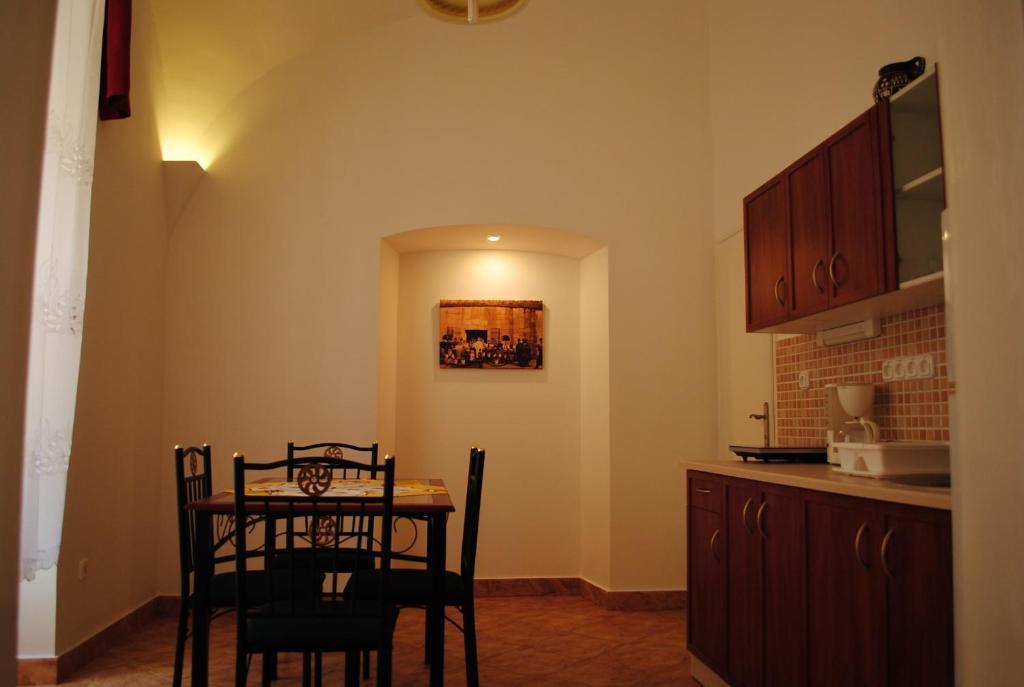 Dobó Téri Apartman Eger Habitación foto